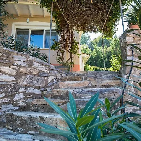 بيت ضيافة Sarimpalas 4*