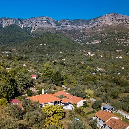 Sarimpalas بيت ضيافة